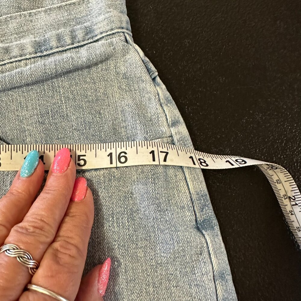 Lee Riders Capri Jean Size 10 Med Fits more like Size 8 Light Blue Wash Denim - Picture 8 of 13